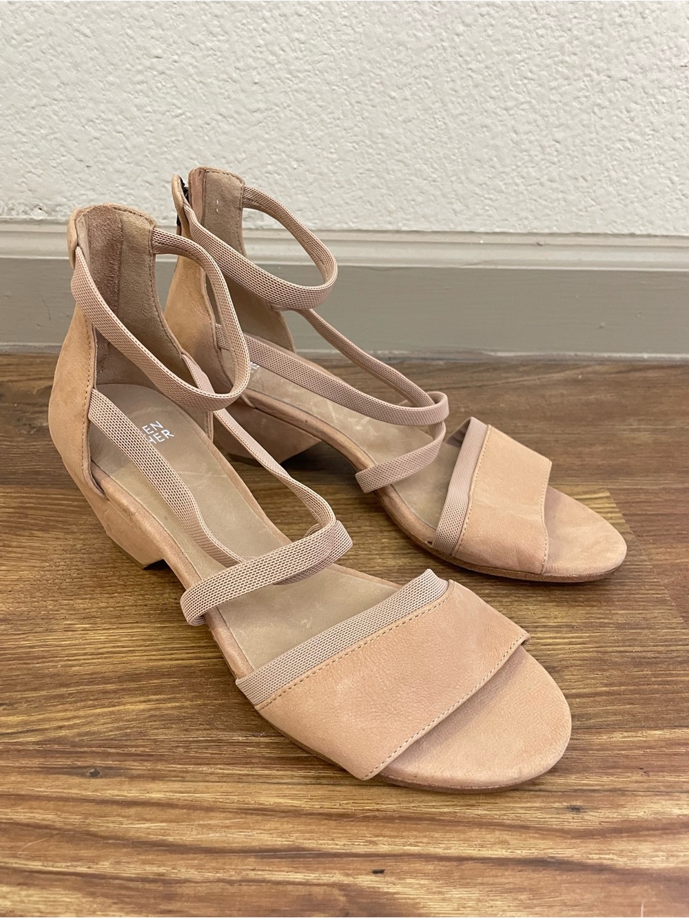 NEW Eileen Fisher Women’s Tan Suede Block Heel Sandals with Ankle Strap Size 9 - Picture 2 of 7